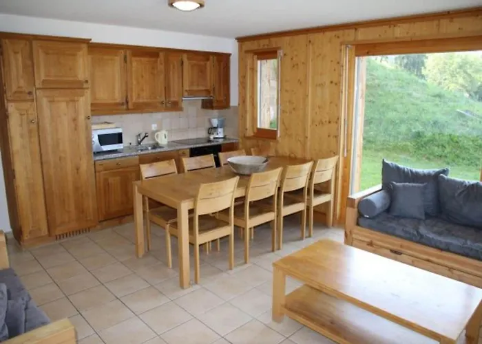 In For 8 Guests *