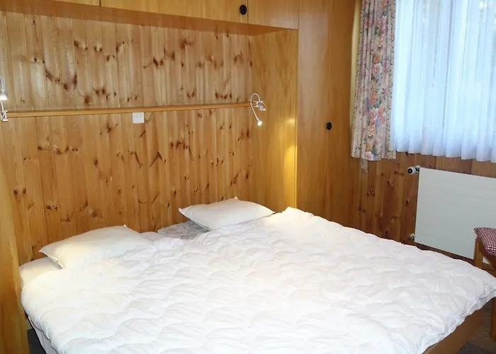 In For 8 Guests *